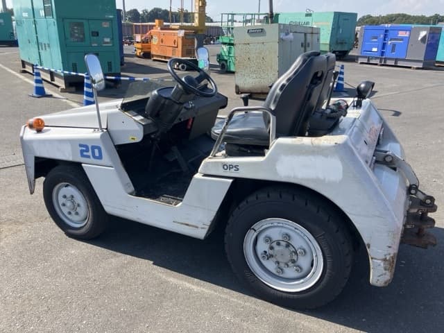 towing tractor — Auction (lot 8458-7001)