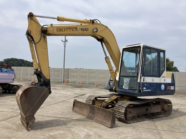 EXCAVATOR — Auction (lot 8458-72)