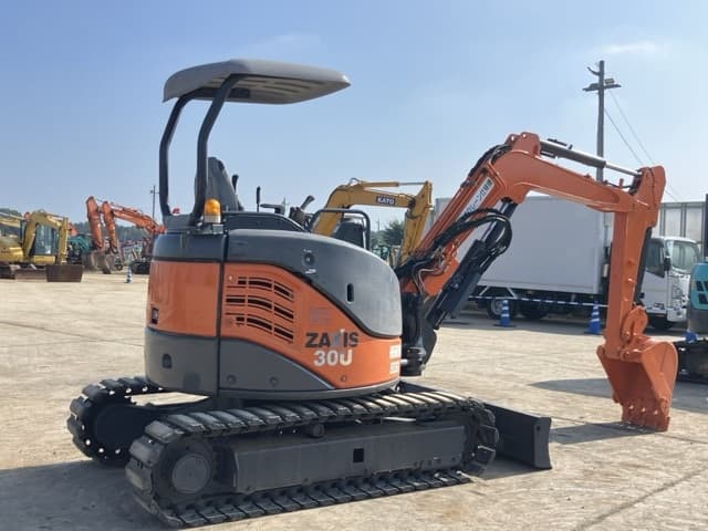 MINI EXCAVATOR — Auction (lot 8458-76)