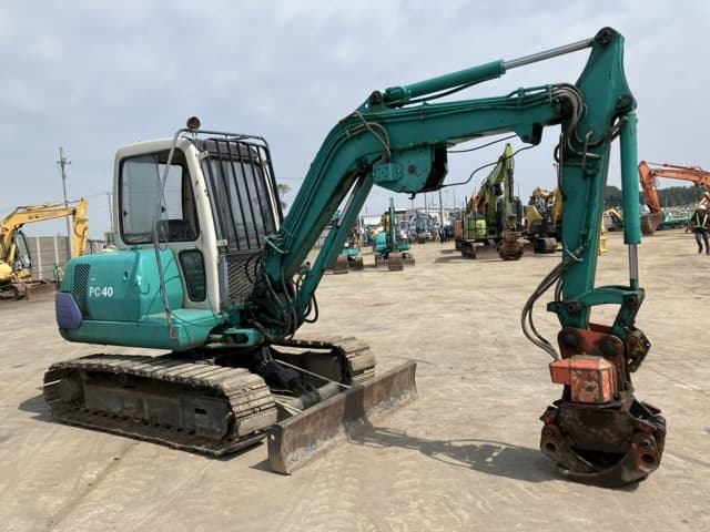 MINI EXCAVATOR — Auction (lot 8458-77)