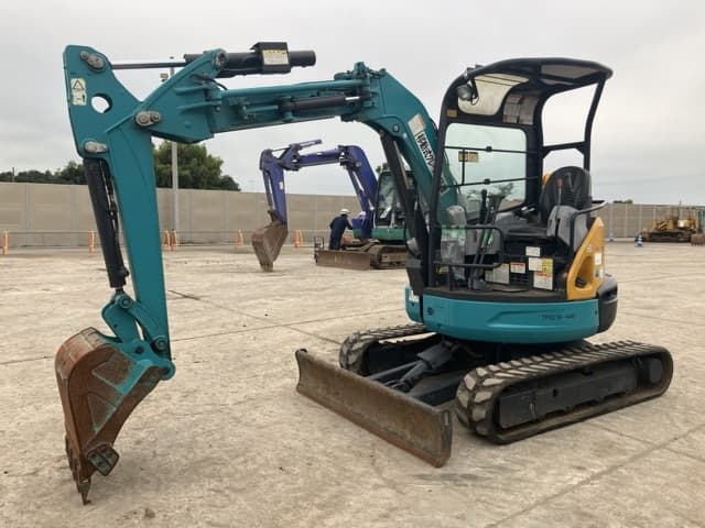 MINI EXCAVATOR — Auction (lot 8459-109)