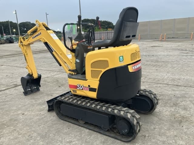 MINI EXCAVATOR — Auction (lot 8459-116)