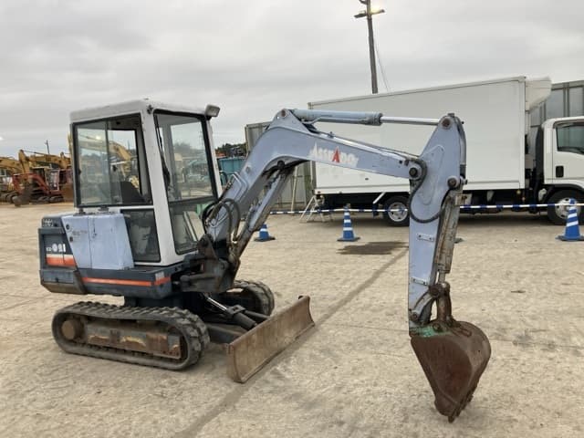 MINI EXCAVATOR — Auction (lot 8459-121)