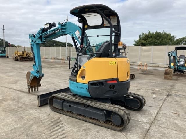 MINI EXCAVATOR — Auction (lot 8459-126)
