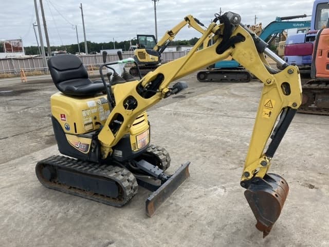 MINI EXCAVATOR — Auction (lot 8459-137)