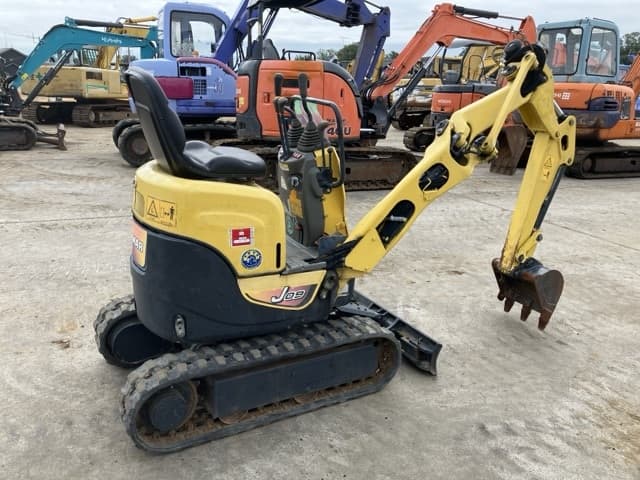 MINI EXCAVATOR — Auction (lot 8459-137)