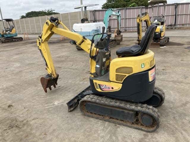 MINI EXCAVATOR — Auction (lot 8459-137)