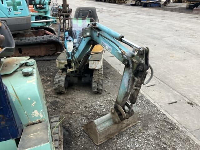 MINI EXCAVATOR — Auction (lot 8459-1810)