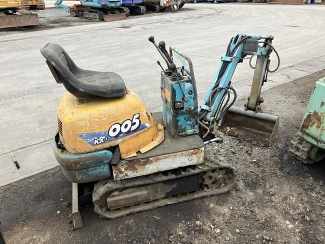 MINI EXCAVATOR — Auction (lot 8459-1810)