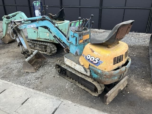 MINI EXCAVATOR — Auction (lot 8459-1810)