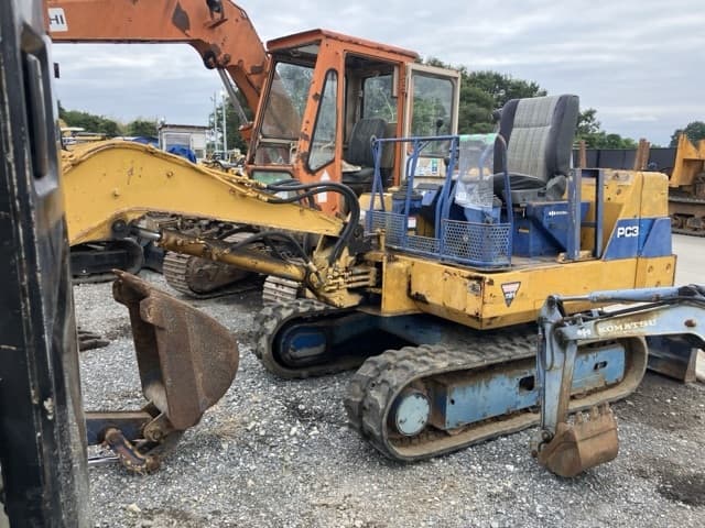 MINI EXCAVATOR — Auction (lot 8459-1812)