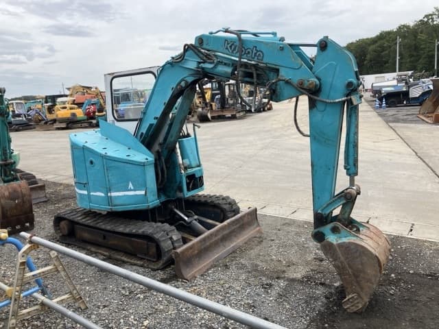 MINI EXCAVATOR — Auction (lot 8459-1818)