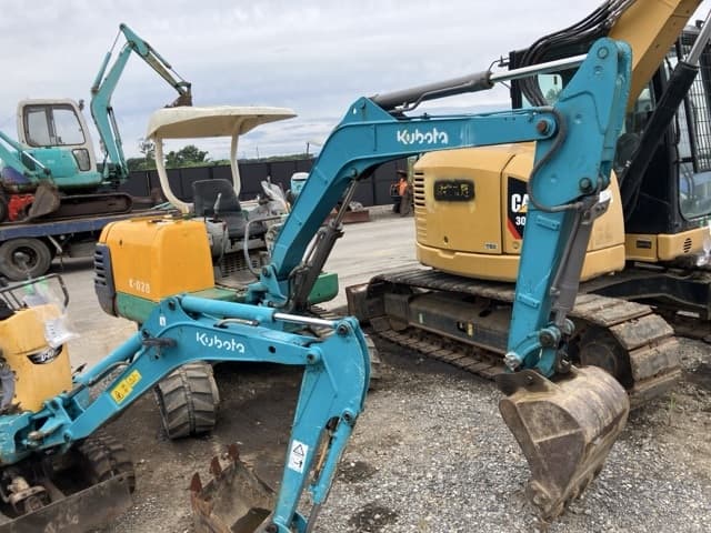 MINI EXCAVATOR — Auction (lot 8459-1819)