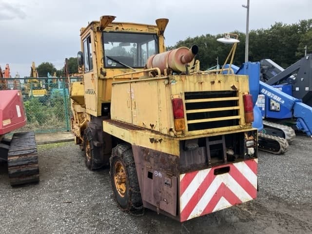 SNOW REMOVING MACHINE — Auction (lot 8459-1828)