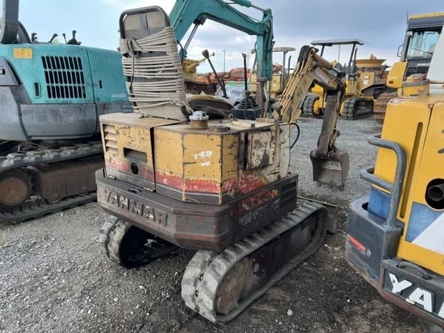 MINI EXCAVATOR — Auction (lot 8459-1832)