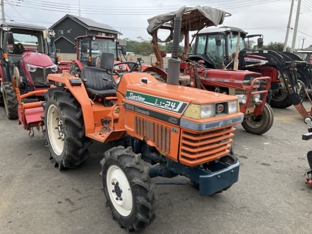 Tractor — Auction (lot 8459-2011)