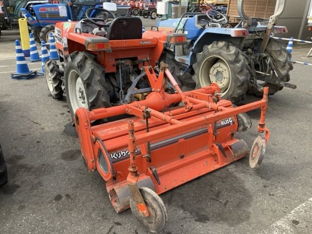 Tractor — Auction (lot 8459-2028)