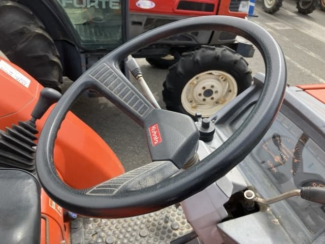 Tractor — Auction (lot 8459-2028)