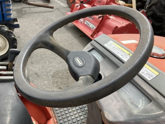 Tractor — Auction (lot 8459-2046)