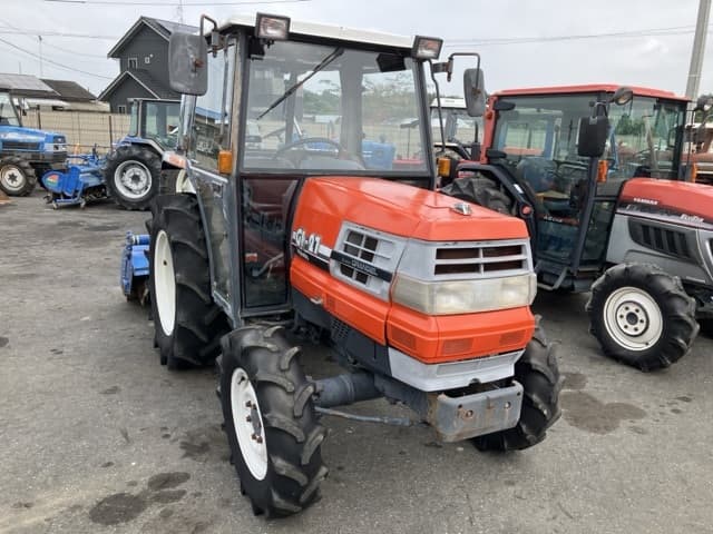 Tractor — Auction (lot 8459-2057)