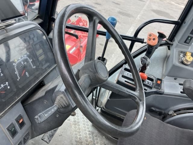 Tractor — Auction (lot 8459-2120)