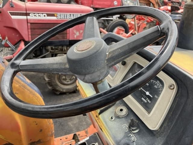 Tractor — Auction (lot 8459-2125)