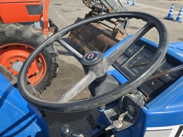 Tractor — Auction (lot 8459-2127)