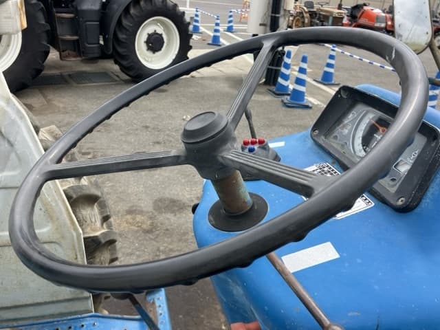 Tractor — Auction (lot 8459-2135)
