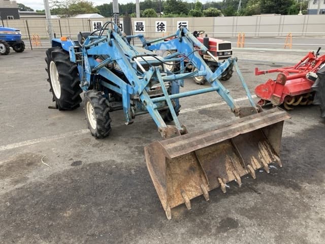 Tractor — Auction (lot 8459-2147)