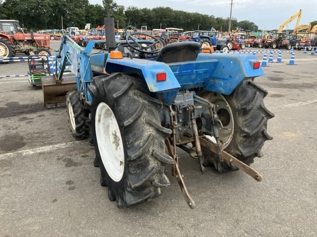 Tractor — Auction (lot 8459-2147)