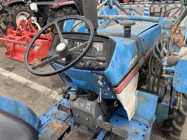 Tractor — Auction (lot 8459-2147)