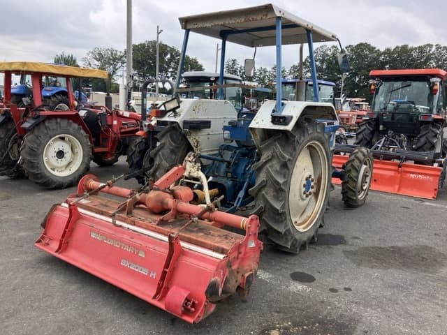 Tractor — Auction (lot 8459-2157)
