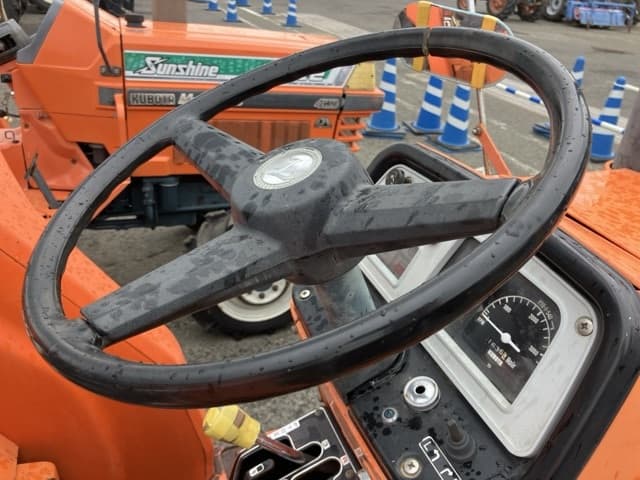 Tractor — Auction (lot 8459-2163)