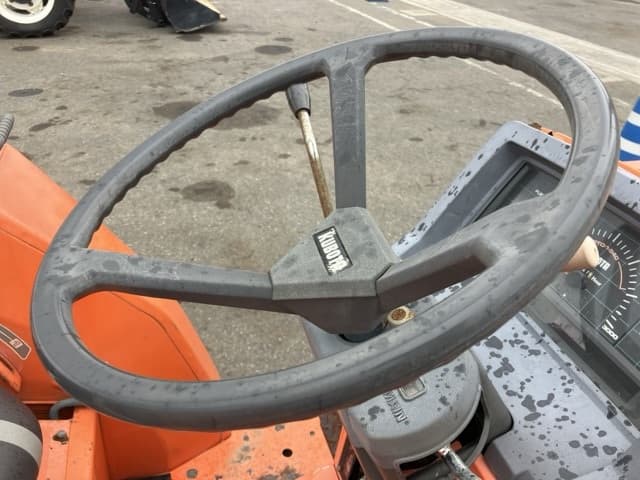 Tractor — Auction (lot 8459-2165)