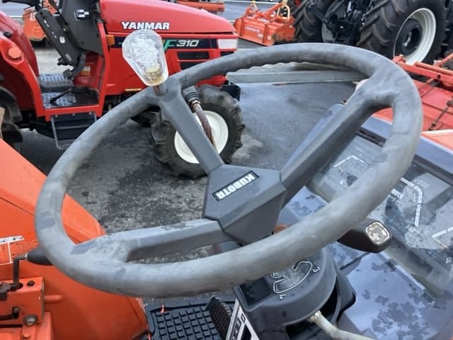Tractor — Auction (lot 8459-2172)