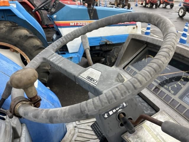 Tractor — Auction (lot 8459-2185)