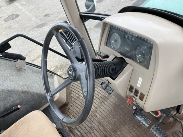 Tractor — Auction (lot 8459-2188)