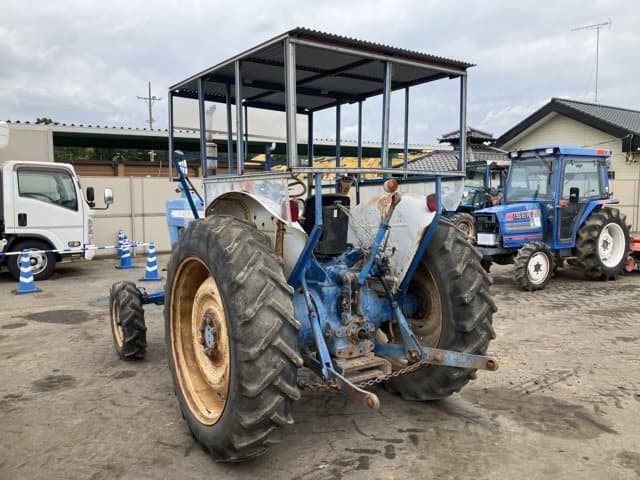 Tractor — Auction (lot 8459-2197)
