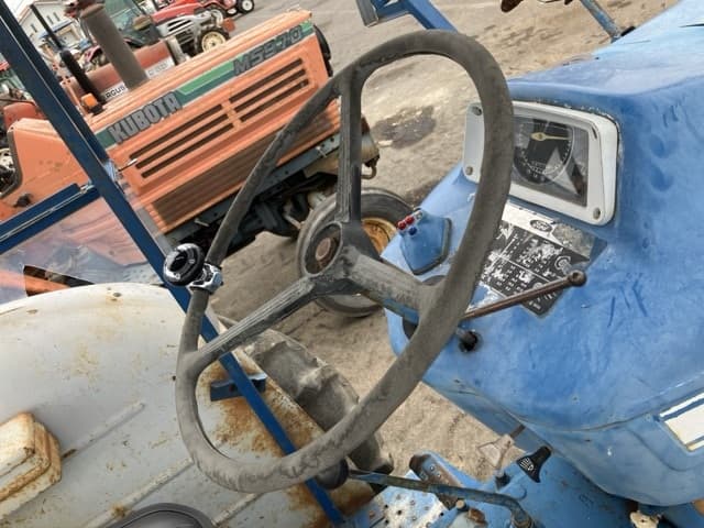 Tractor — Auction (lot 8459-2197)