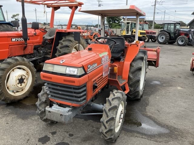 Tractor — Auction (lot 8459-2213)