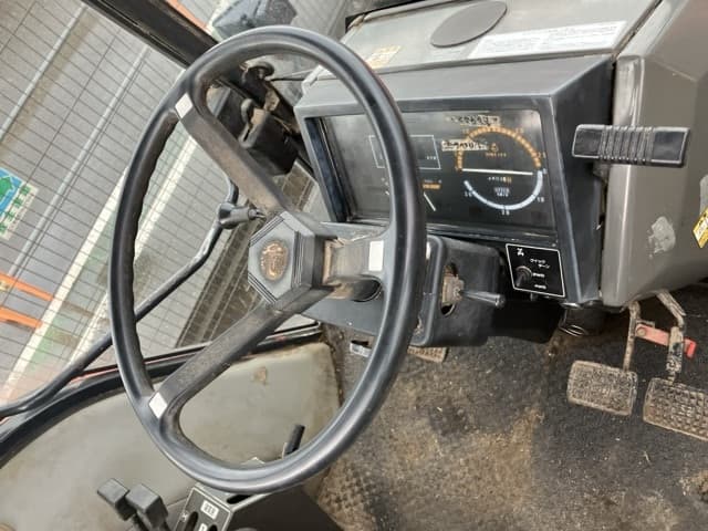 Tractor — Auction (lot 8459-2215)