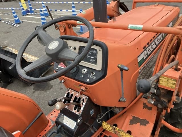 Tractor — Auction (lot 8459-2220)