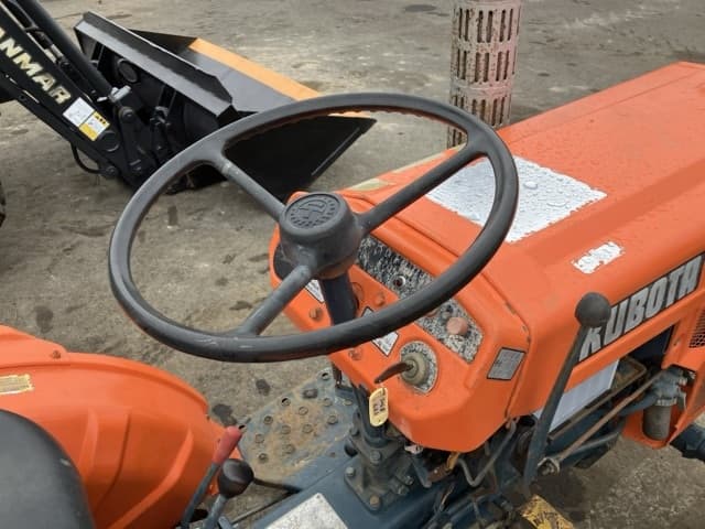 Tractor — Auction (lot 8459-2246)