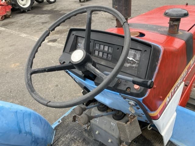 Tractor — Auction (lot 8459-2249)