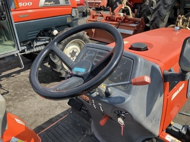 Tractor — Auction (lot 8459-2313)