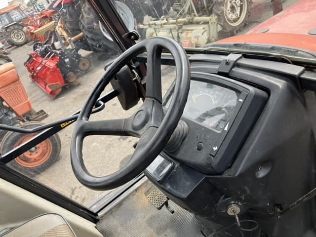 Tractor — Auction (lot 8459-2352)