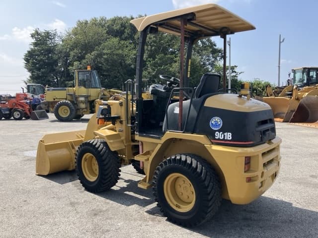 MINI WHEEL LOADER — Auction (lot 8459-240)