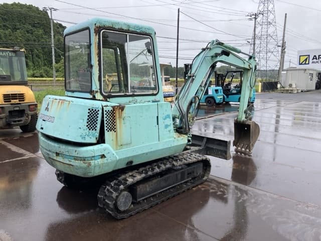 MINI EXCAVATOR — Auction (lot 8459-30005)