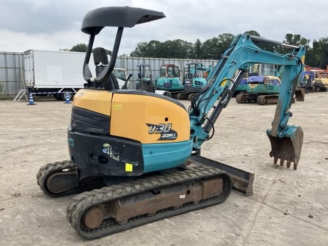 MINI EXCAVATOR — Auction (lot 8459-311)