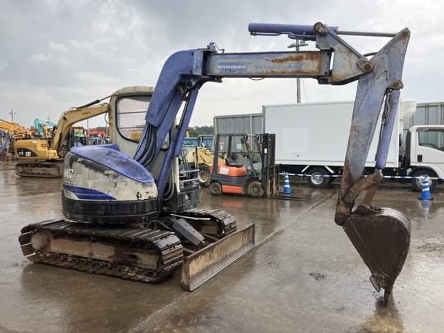 MINI EXCAVATOR — Auction (lot 8459-330)